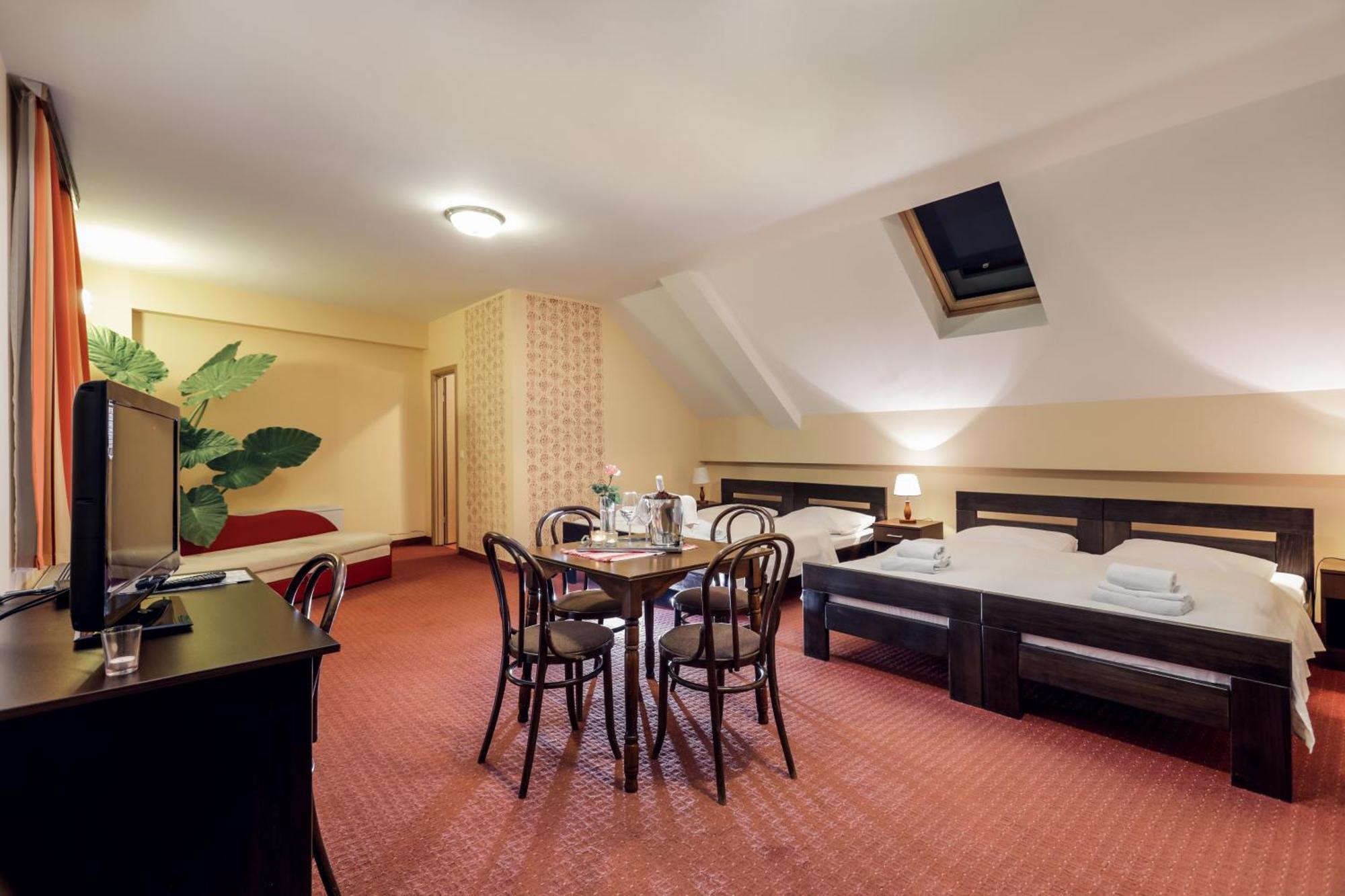 Rooms Villa Iva 伊洛克 外观 照片