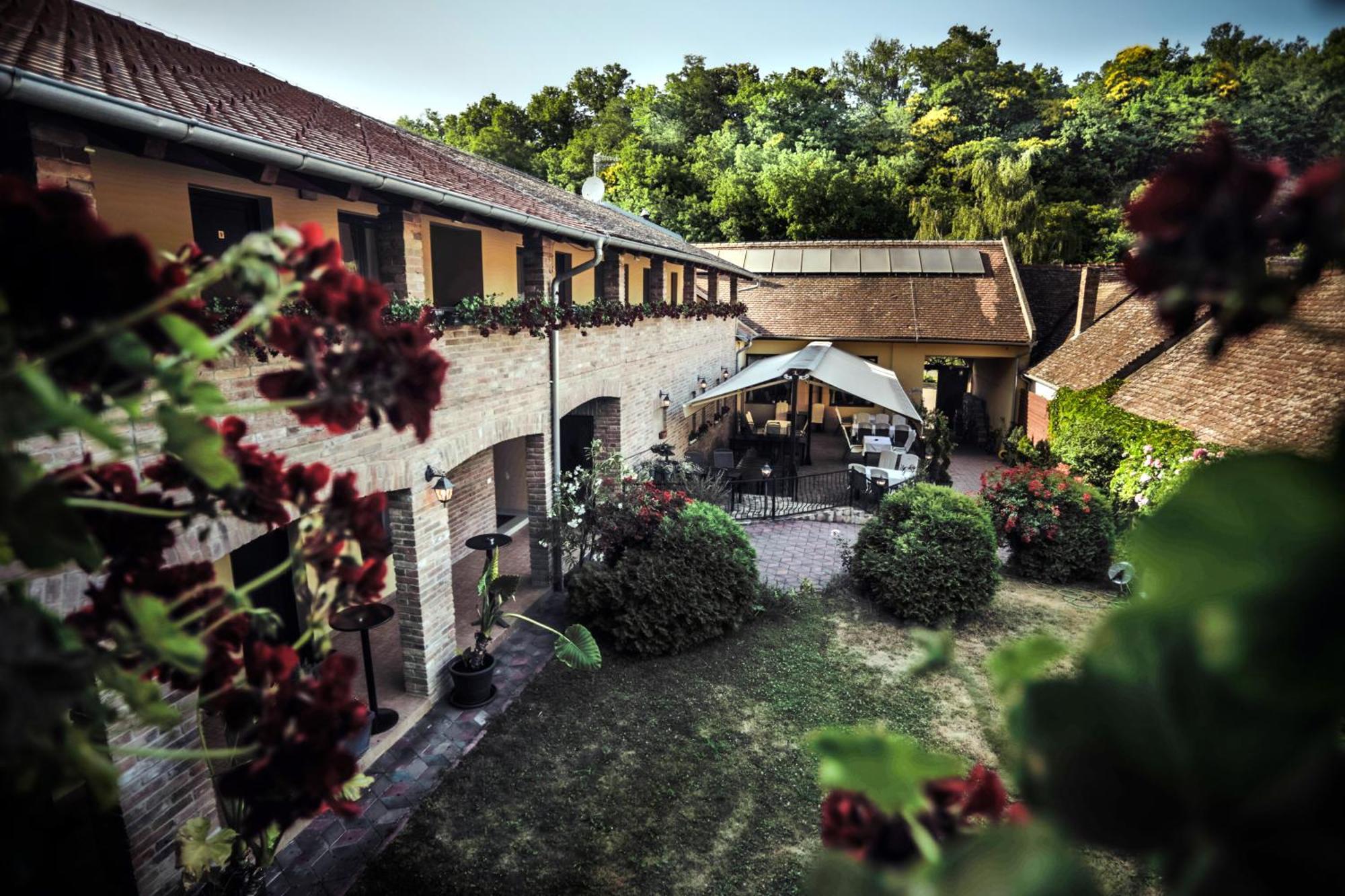 Rooms Villa Iva 伊洛克 外观 照片